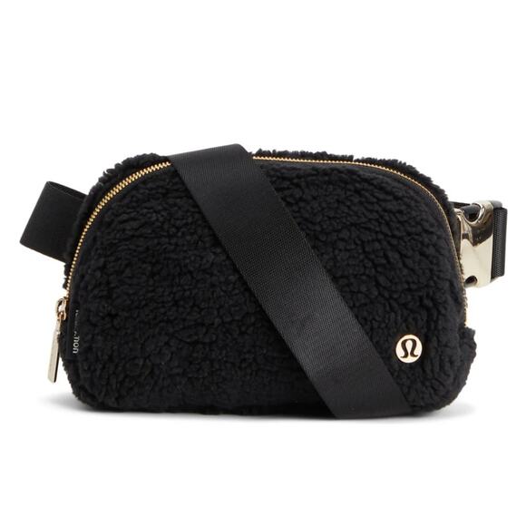 Lululemon Everywhere Fleece 1L Sherpa Crossbody Belt Bag Black Casual Chic Cozy - Picture 1 of 14